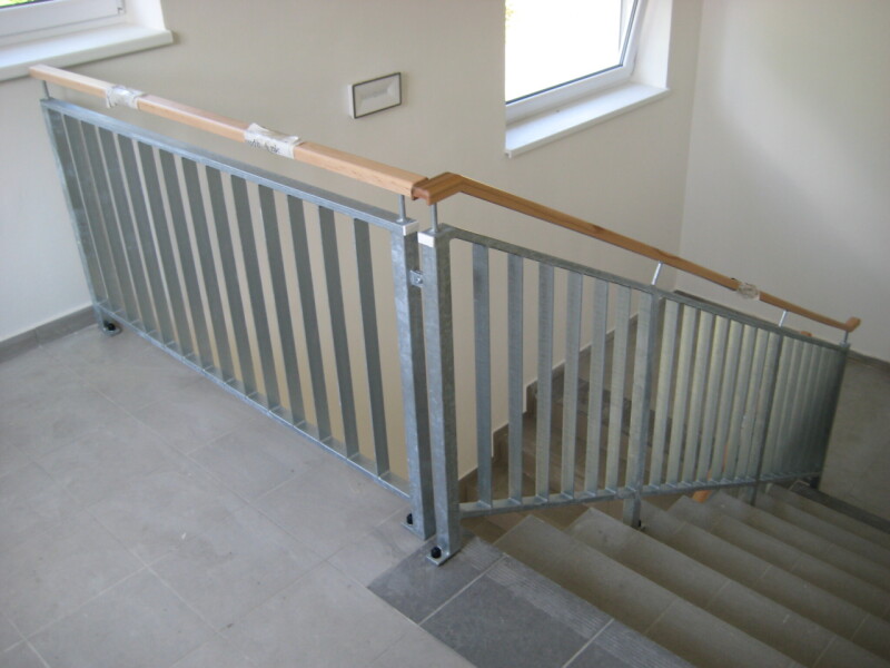 2015 Nydek zabradli v domove duchodcu 1